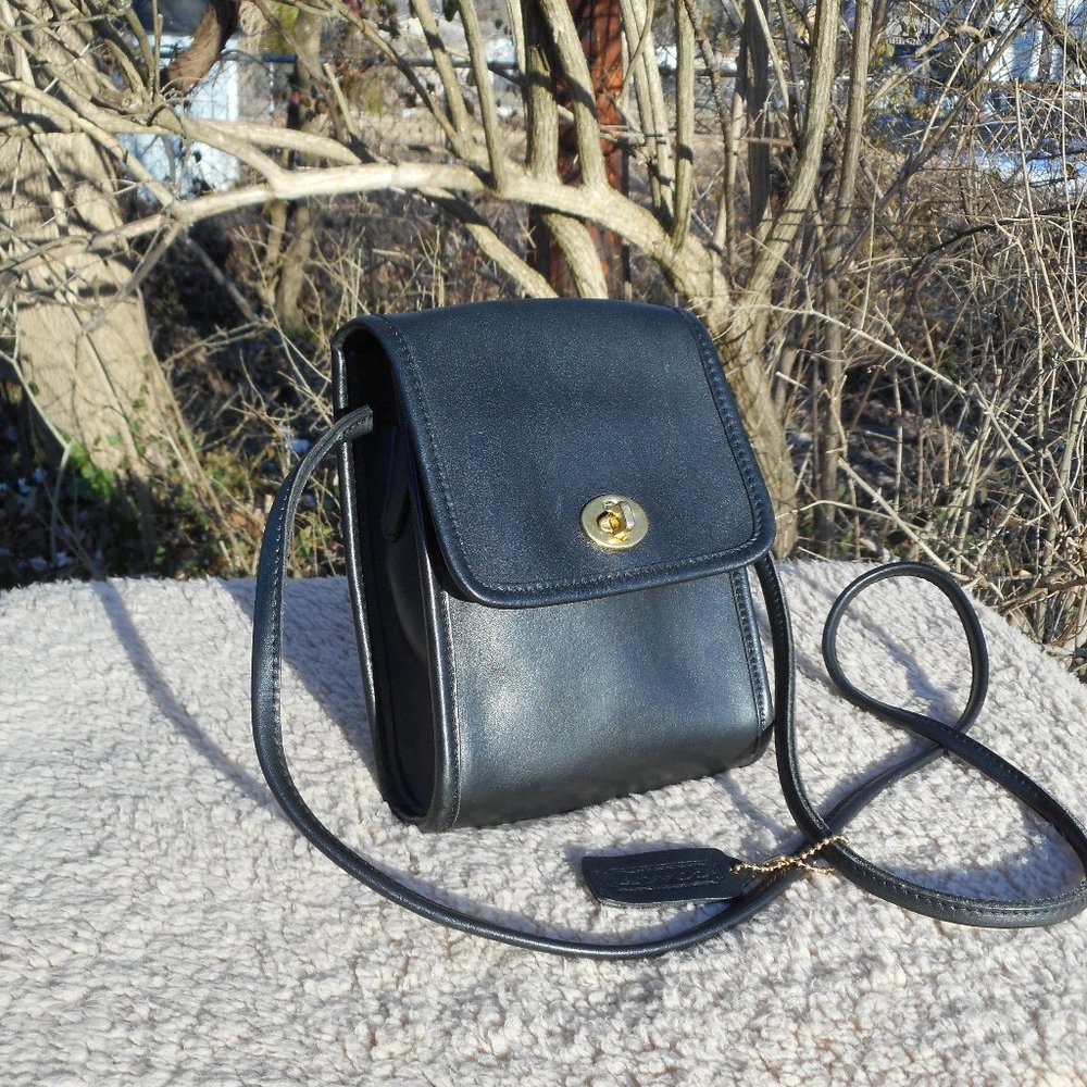 SOLD*** Vintage Coach Scooter Bag 9893, EUC in Black